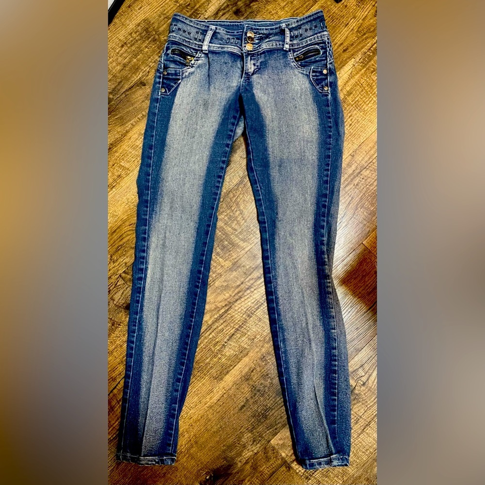 Junior's Classic Blue Size 5 Skinny Jeans